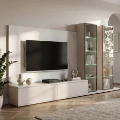 Parete attrezzata 280x175h cm con 2 vetrine beige cashmere e bianco effetto marmo Paula
