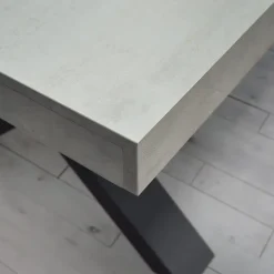 Tavolo 160/250cm allungabile grigio cemento gambe in antracite Hildago